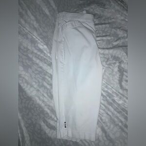 Nwot CJ Banks White Petal Pusher Pull On 3x With Silver Studs At Kness